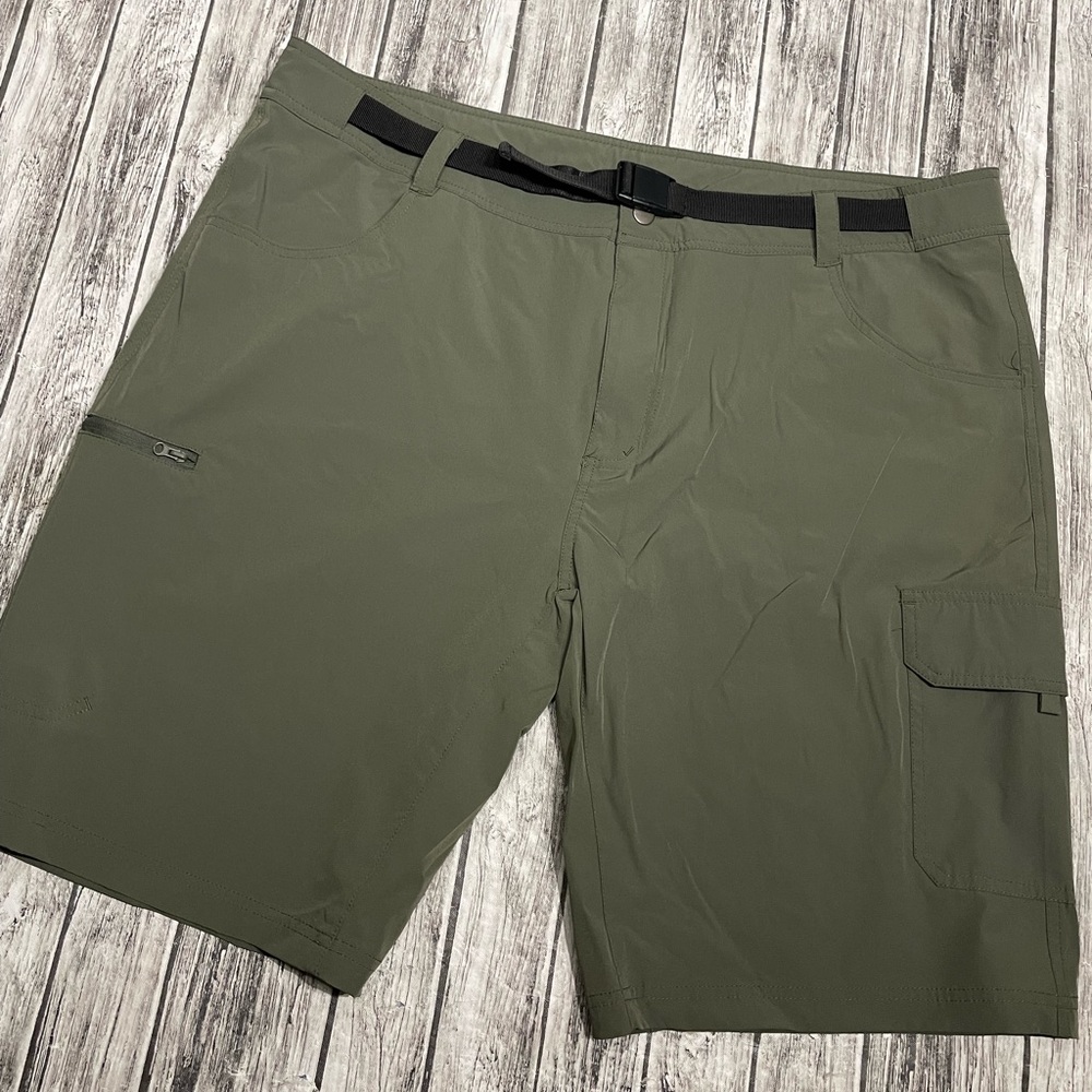 Men’s size XXL American Outback Green Lightweight Shorts Excellent Condition